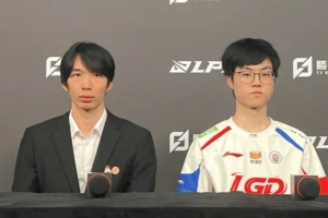 890482