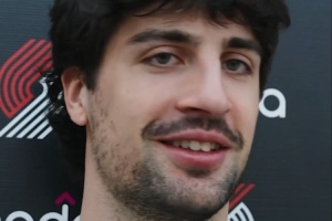 869207
