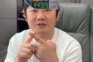 369581