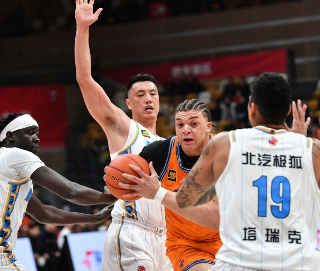 CBA半决赛前瞻:北京北汽明晚五棵松迎战上海久事,京沪大战一触即发