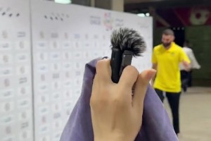 实拍：本泽马原本没跟任何人说话就离开了，直到他看到了皇马球衣