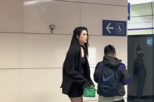 这身材爱了嘛 许诺：遇见两米的我，请抬起头来跟我说话 ！